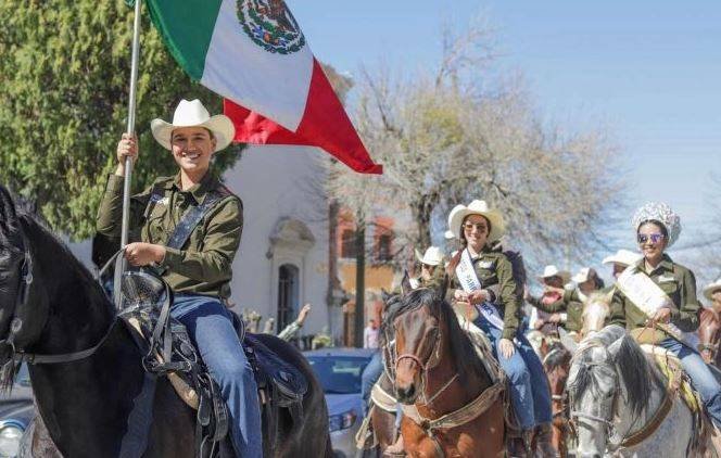 Arrancan celebraciones del 427 aniversario de Parras con cabalgata