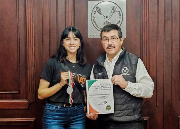 Felicita Dámaso Anaya a exitosa esgrimista de la UAT