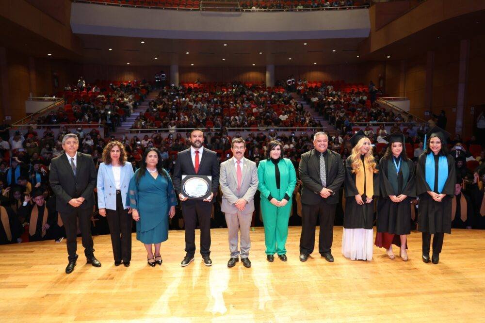 Preside rector graduación de 246 egresados de la UAT en Tampico