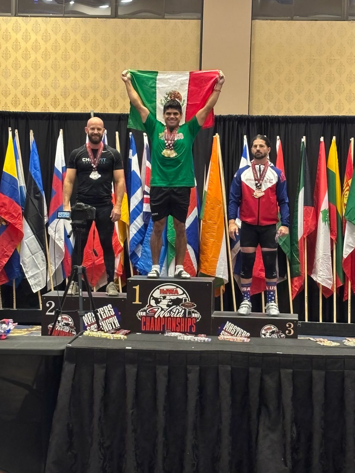 César Vallejo se corona Campeón Mundial de Halterofilia en Las Vegas