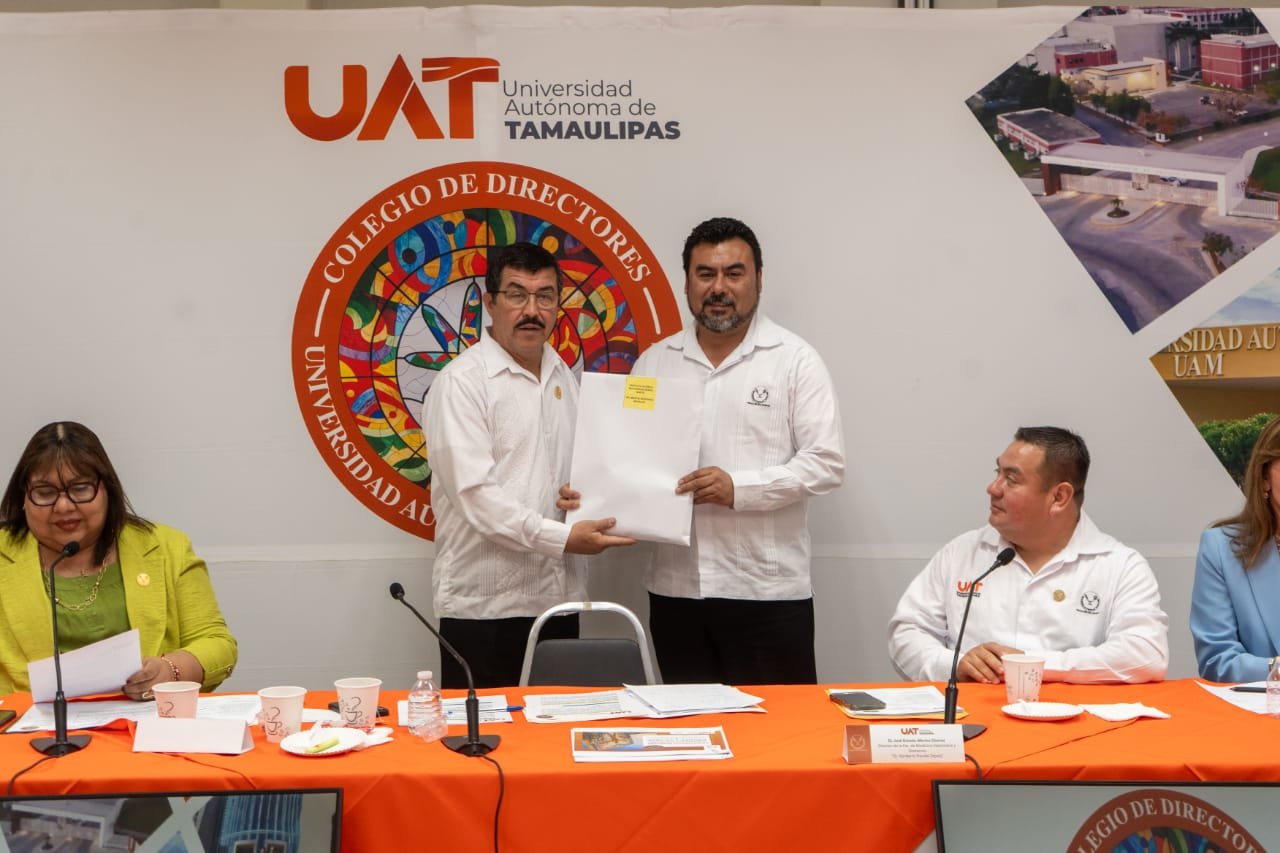 Reconoce rector la excelencia académica de egresados UAT en el EGEL