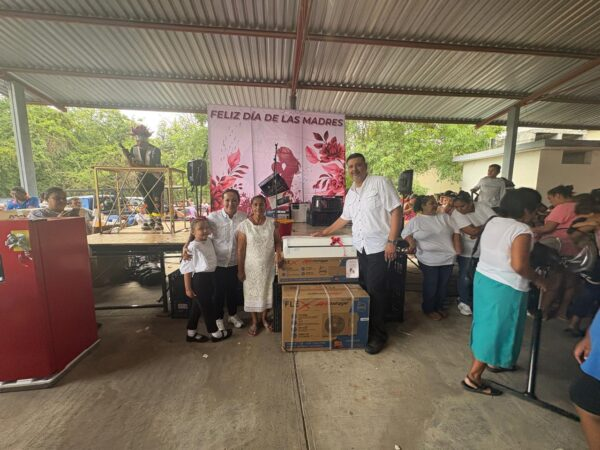 ÉXITO TOTAL EN EL FESTEJO DEL DOCTOR RAFA PARA TODAS LAS MAMÁS EN OCAMPO, TAMAULIPAS