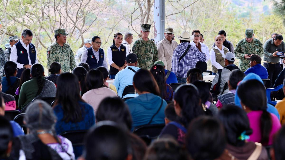 Gobiernos federal y estatal recorren comunidades de Chilapa