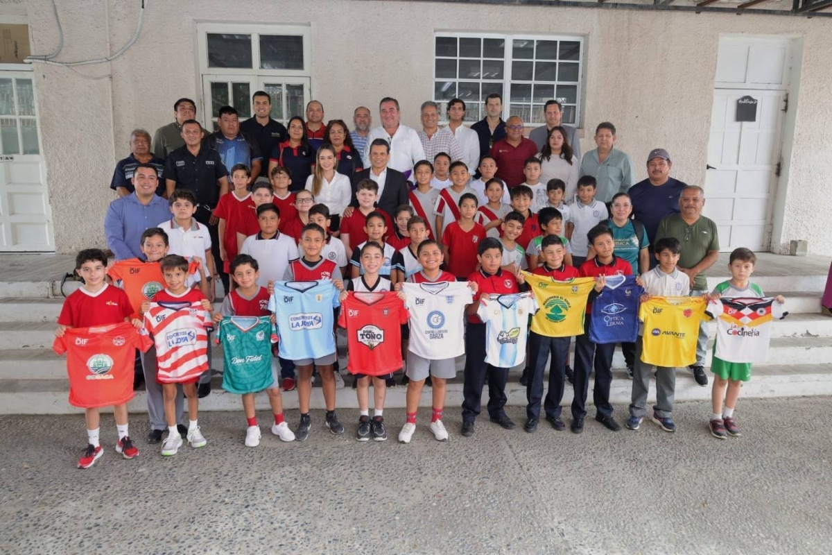 Uniforman Lucy y Lalo Gattás a selecciones del Mundialito DIF Victoria 2026.