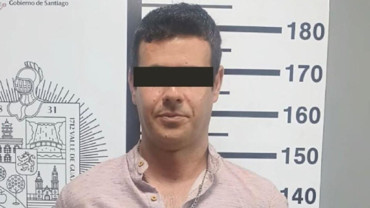 Por celos, sujeto golpea a su pareja mientras viajan en un vehículo