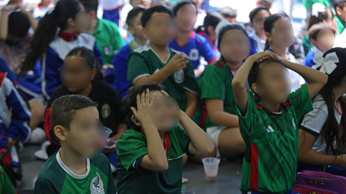 Alumnos en Coahuila saldrán a las 12:00 horas para que vean el partido de México