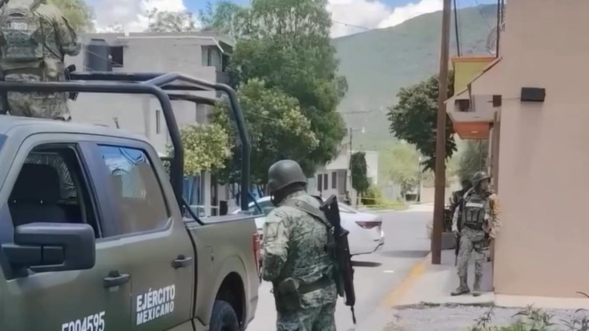 Explosión en casa deja tres personas lesionadas; se desconoce el origen del estallido