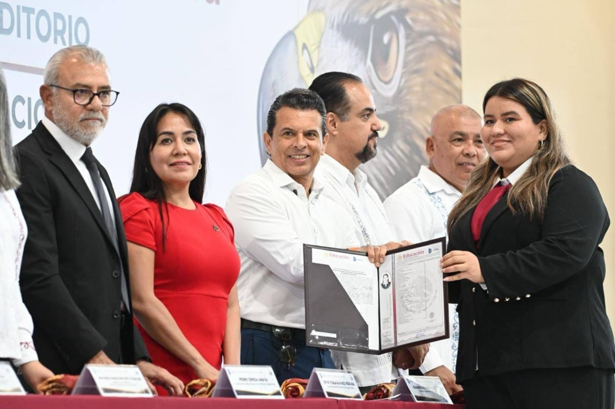 Preside alcalde graduación en el Tecnológico Victoria