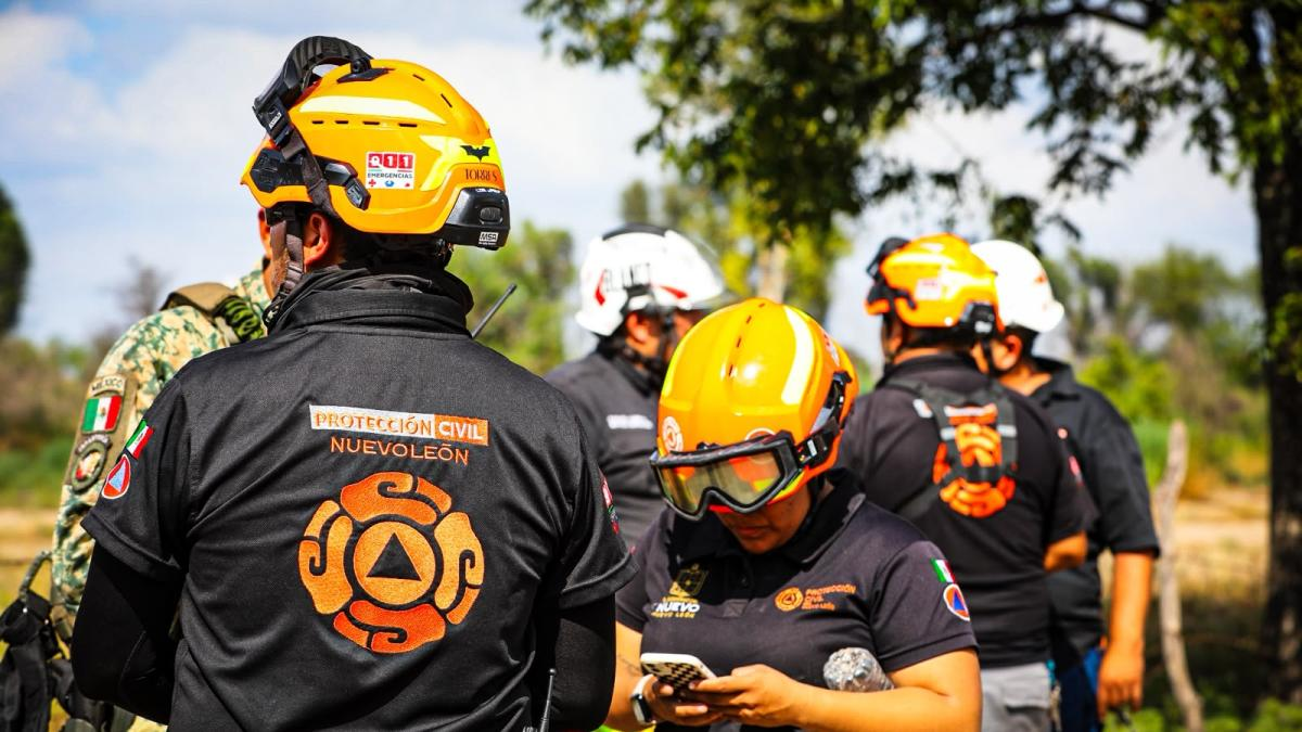 Avioneta se desploma junto a un río en NL; tripulación sobrevive