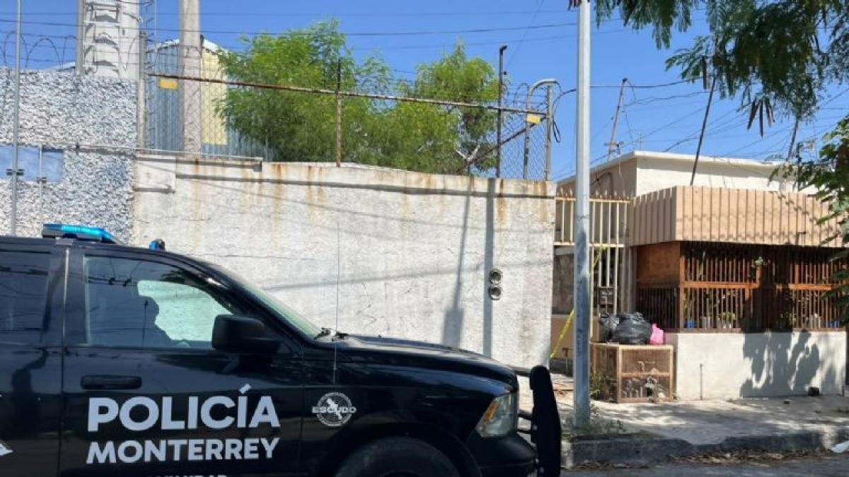 Hallan a abuelito muerto en vecindad; lo descubren por los fétidos olores