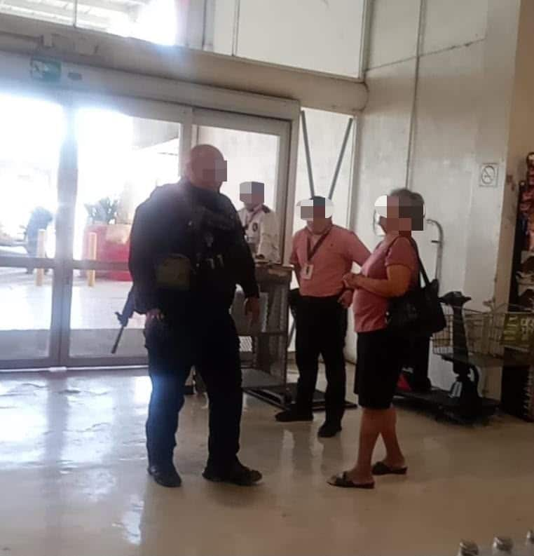 Acto de Solidaridad: Guardia Estatal Paga Café para Evitar Detención de Mujer de la Tercera Edad