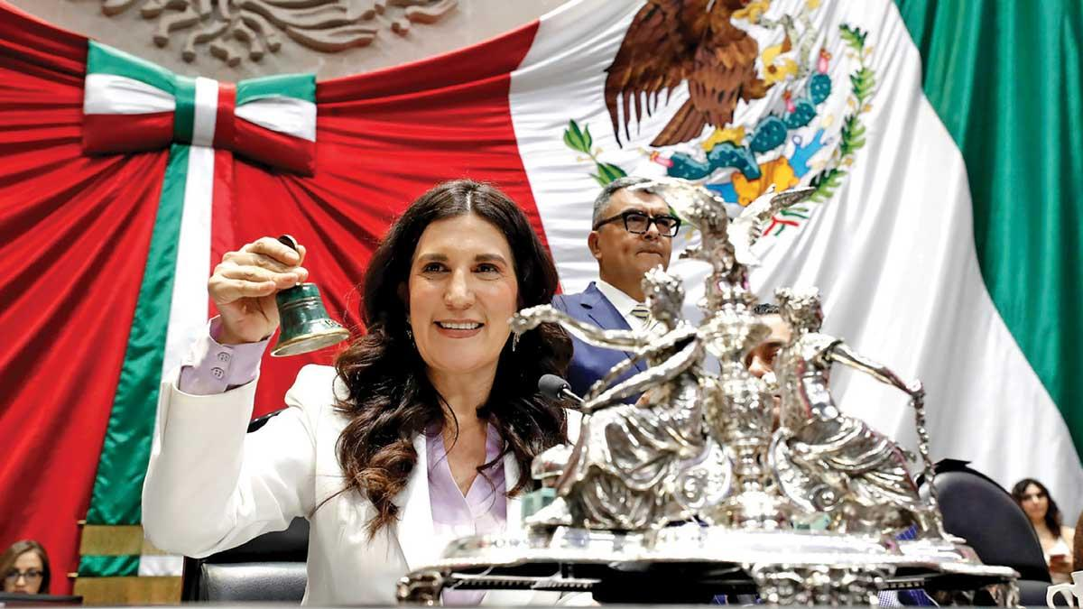 Kenia López Rabadán plantea la desaparición de poderes en Sinaloa