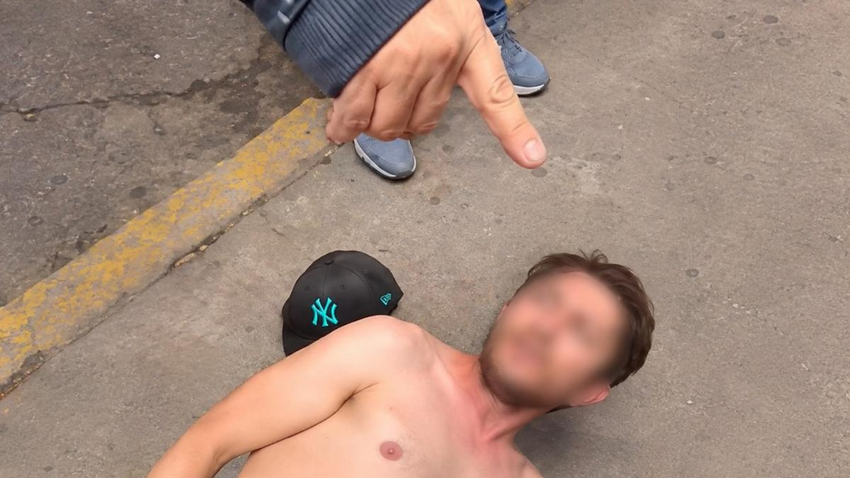 ¡Casi lo linchan! Desnudan y golpean a presunto ladrón en Tulancingo