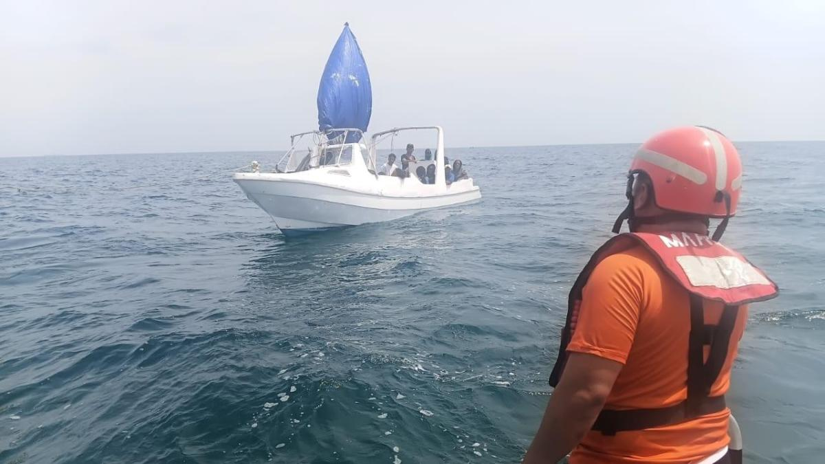 Frente a Yucatán Semar rescata a 16 cubanos, entre ellos cuatro menores