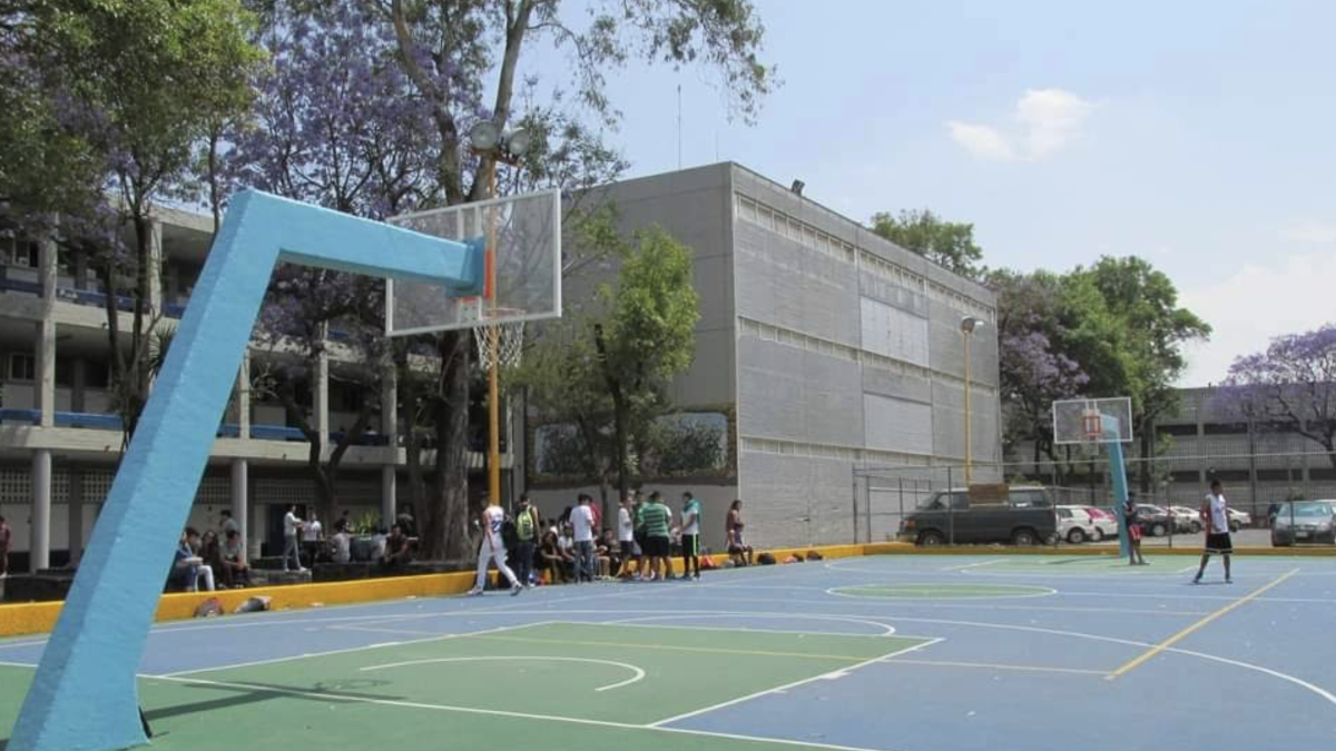 La SEP faculta a cada preparatoria a fijar sus reglas sobre restricción de celulares