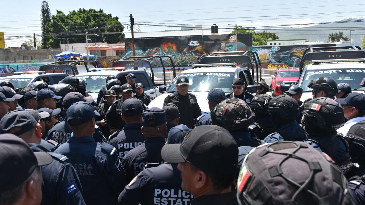 Retienen a policía estatal de Oaxaca tras enfrentamiento en San Dionisio Ocotepec