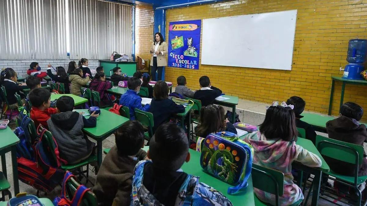 México gasta menos de 5 mil dólares por alumno; la OCDE, casi 14 mil