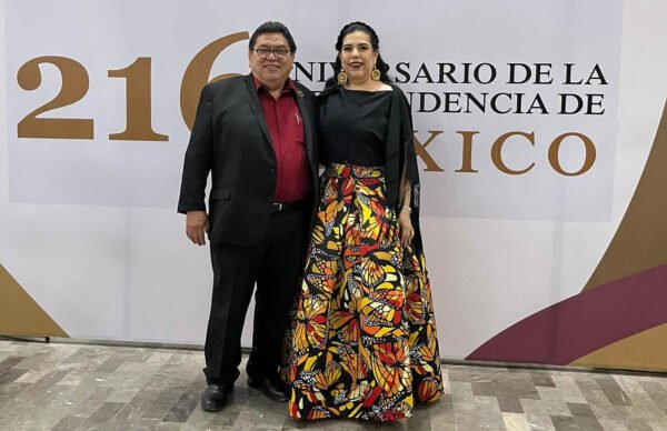 El Dr. Moctezuma destaca el fervor patrio y la unidad de los mantenses en fiestas de Independencia.