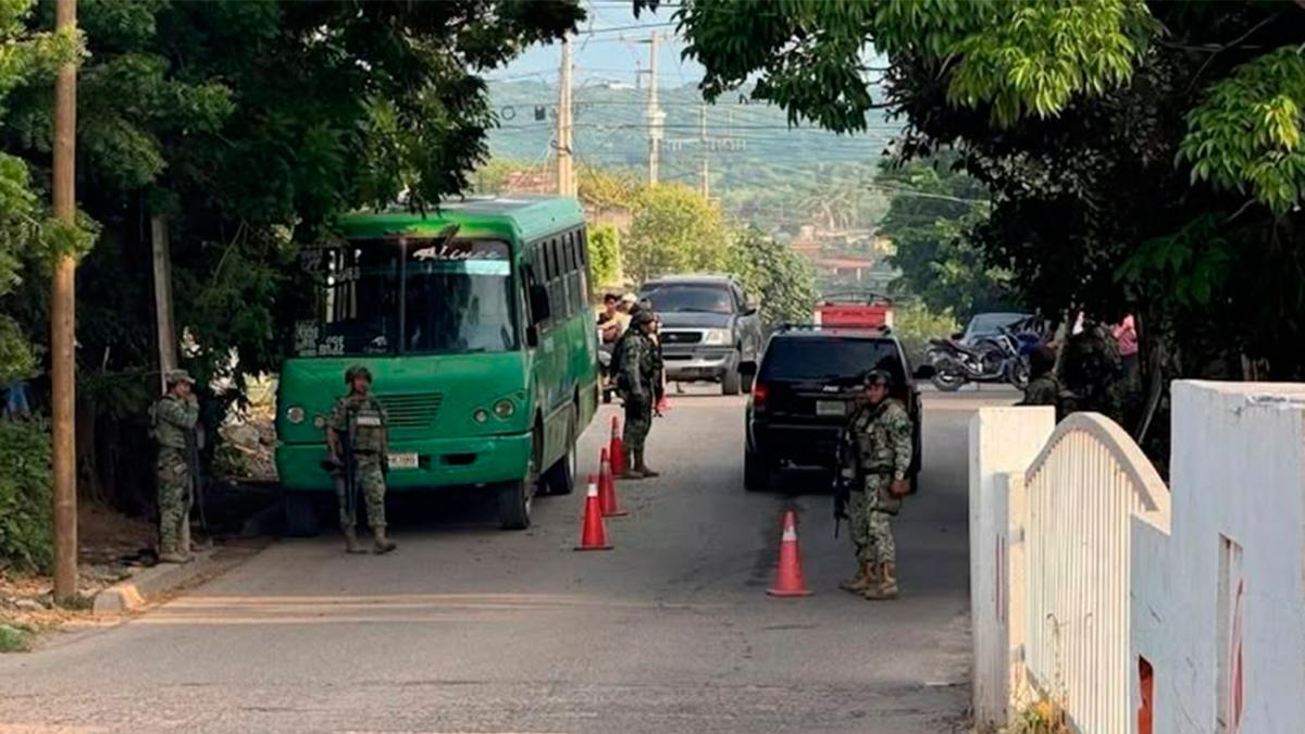 Reportan ataque a balazos a autobús con estudiantes en Escuinapa, Sinaloa; chofer resulta herido