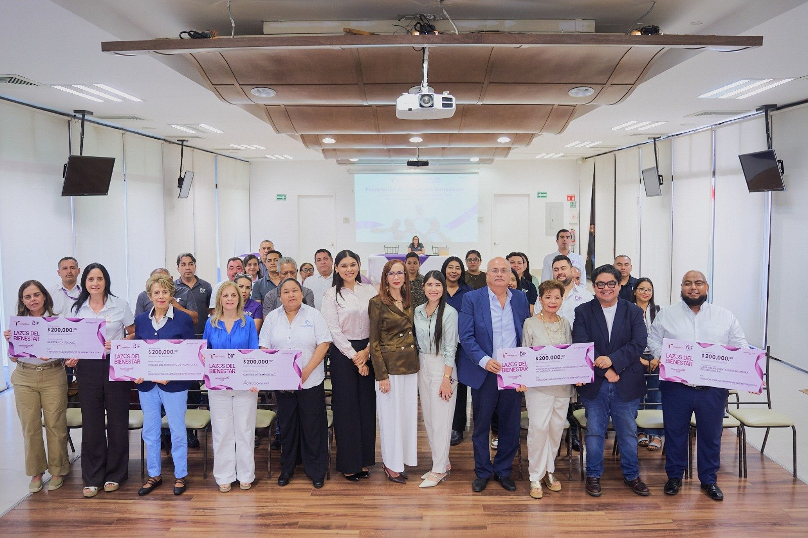 DIF Tamaulipas reconoce y premia a seis asociaciones civiles por su labor social