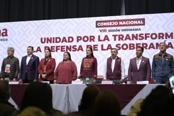 Américo Villarreal en un sitio de honor en el Consejo Nacional de Morena